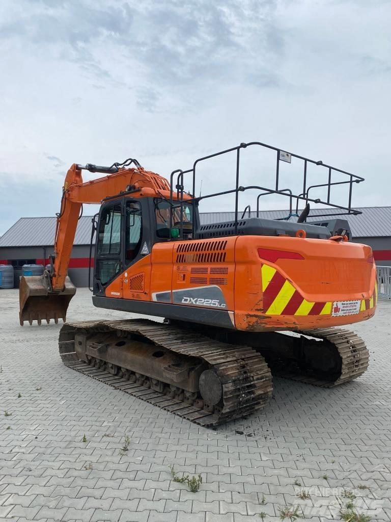 Doosan DX 225 LC 大型油圧ショベル12t以上（パワーショベル・ユンボ）