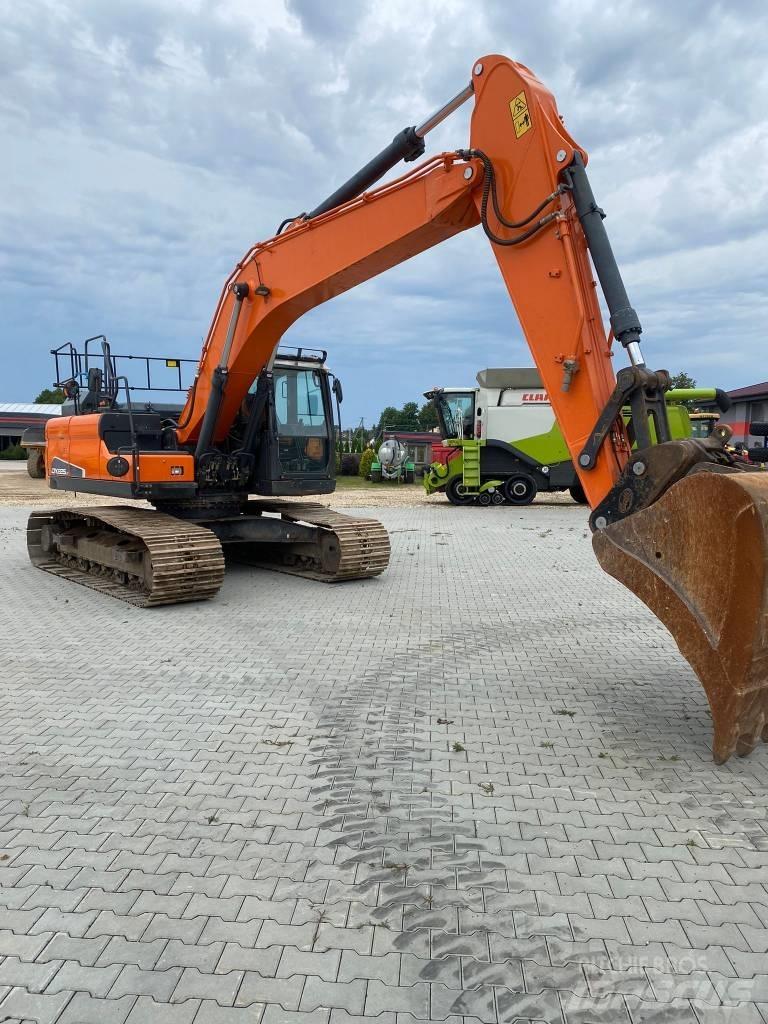 Doosan DX 225 LC 大型油圧ショベル12t以上（パワーショベル・ユンボ）