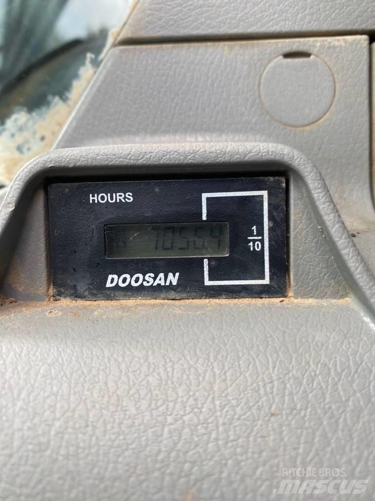Doosan DX 225 LC 大型油圧ショベル12t以上（パワーショベル・ユンボ）