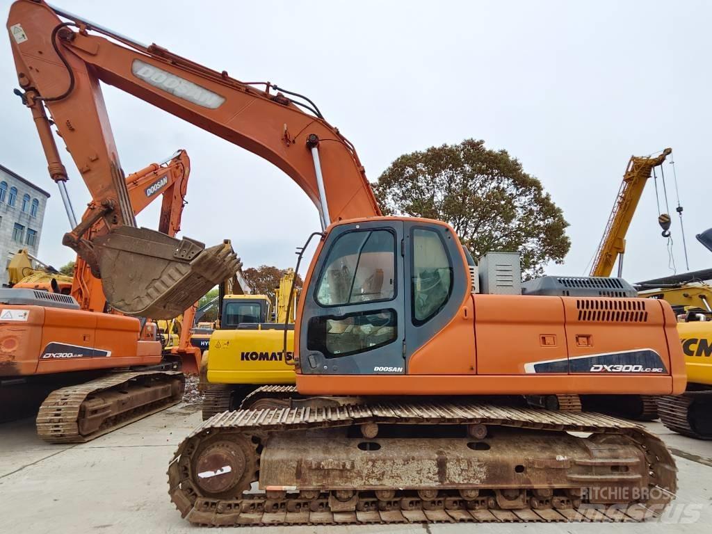 Doosan DX 300 LC 大型油圧ショベル12t以上（パワーショベル・ユンボ）