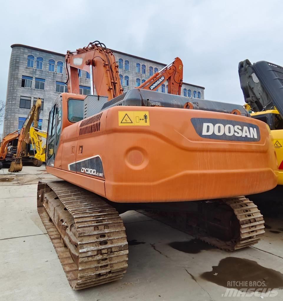 Doosan DX 300 LC 大型油圧ショベル12t以上（パワーショベル・ユンボ）