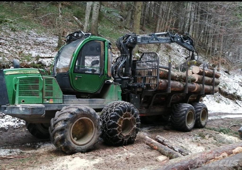 John Deere 1110 E フォワーダー