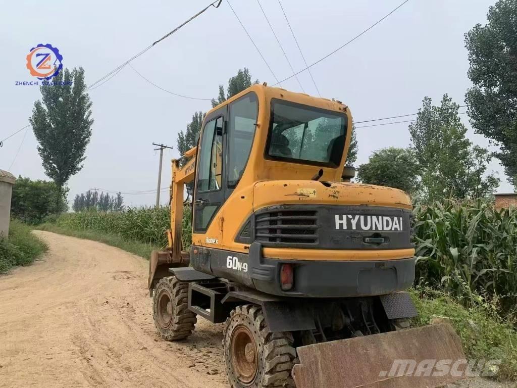 Hyundai 60 W ホイール式油圧ショベル（パワーショベル・ユンボ・バックホー）
