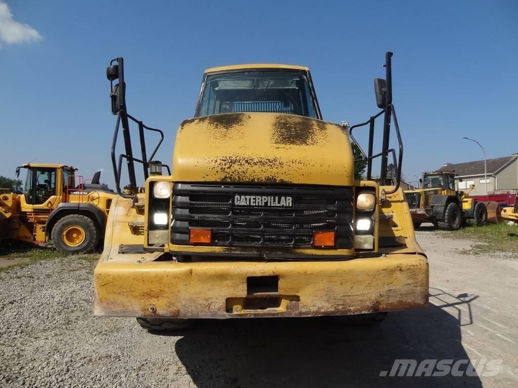 CAT 740 アーティキュレート式ダンプトラック