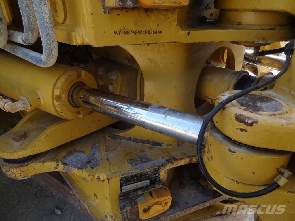 CAT 740 アーティキュレート式ダンプトラック