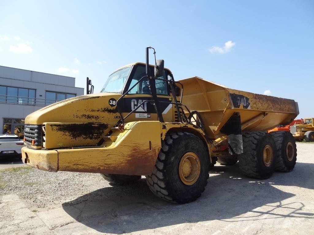 CAT 740 アーティキュレート式ダンプトラック