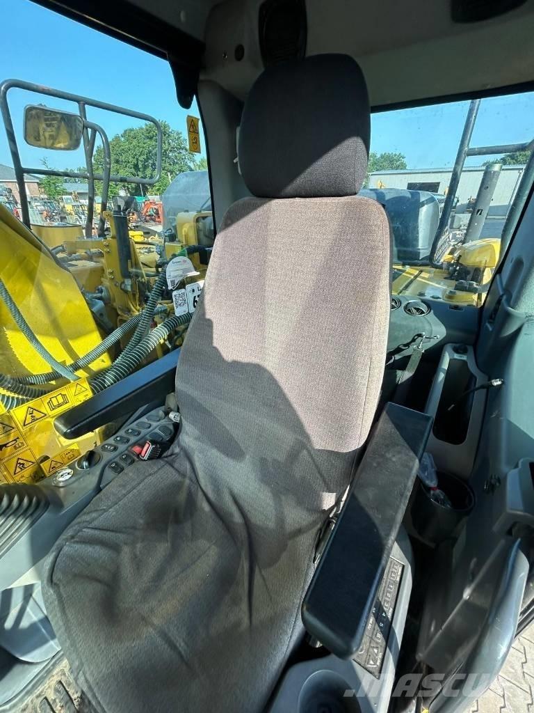 Komatsu PC 210 LC-11 大型油圧ショベル12t以上（パワーショベル・ユンボ）