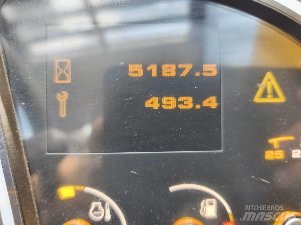 JCB 535-140 テレスコーピックハンドラー