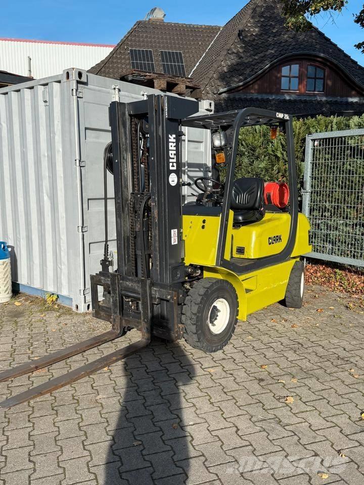 Clark CMP 25 L LPGフォークリフト