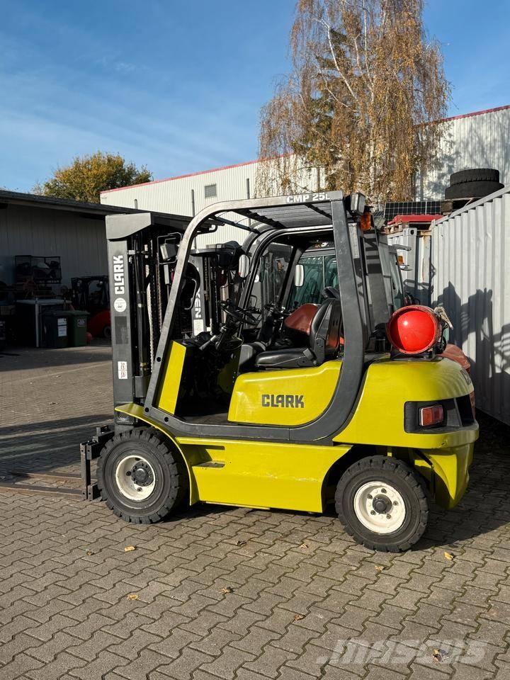 Clark CMP 25 L LPGフォークリフト