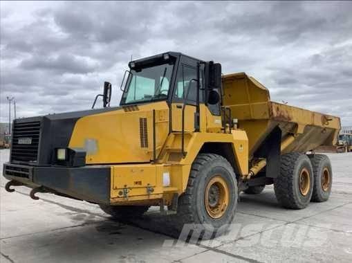 Komatsu HM 300 アーティキュレート式ダンプトラック