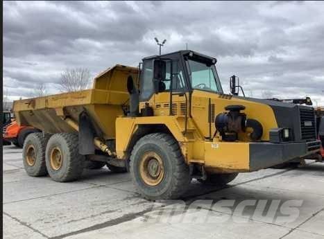 Komatsu HM 300 アーティキュレート式ダンプトラック