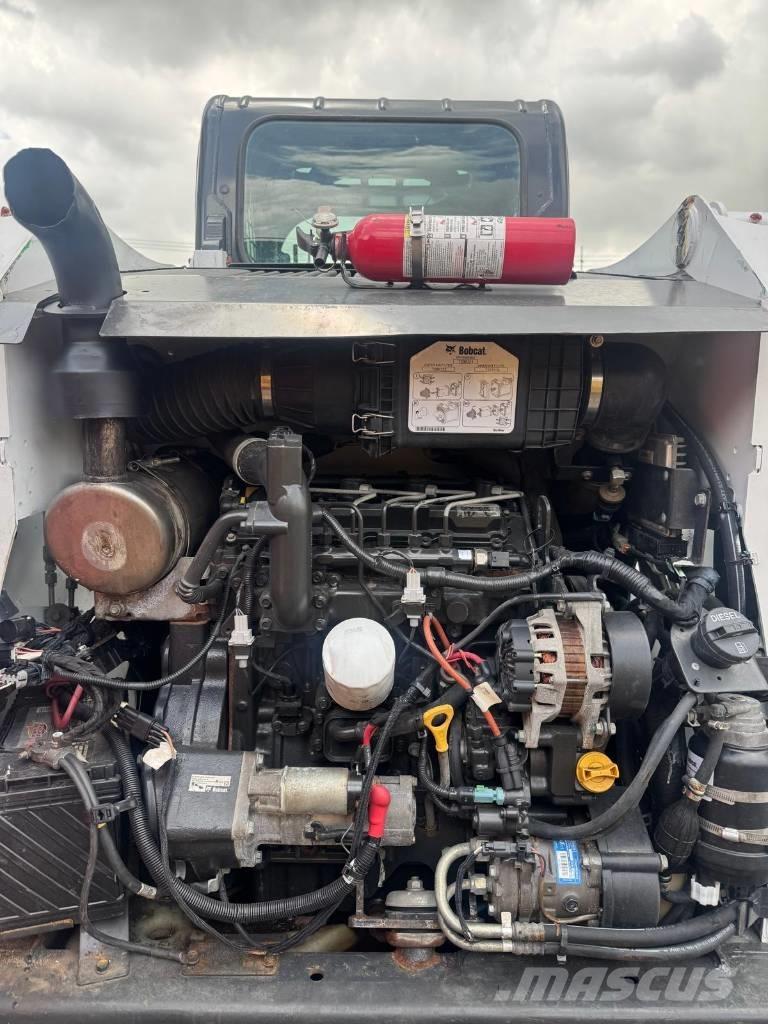 Bobcat T 550 スキッドステアローダー