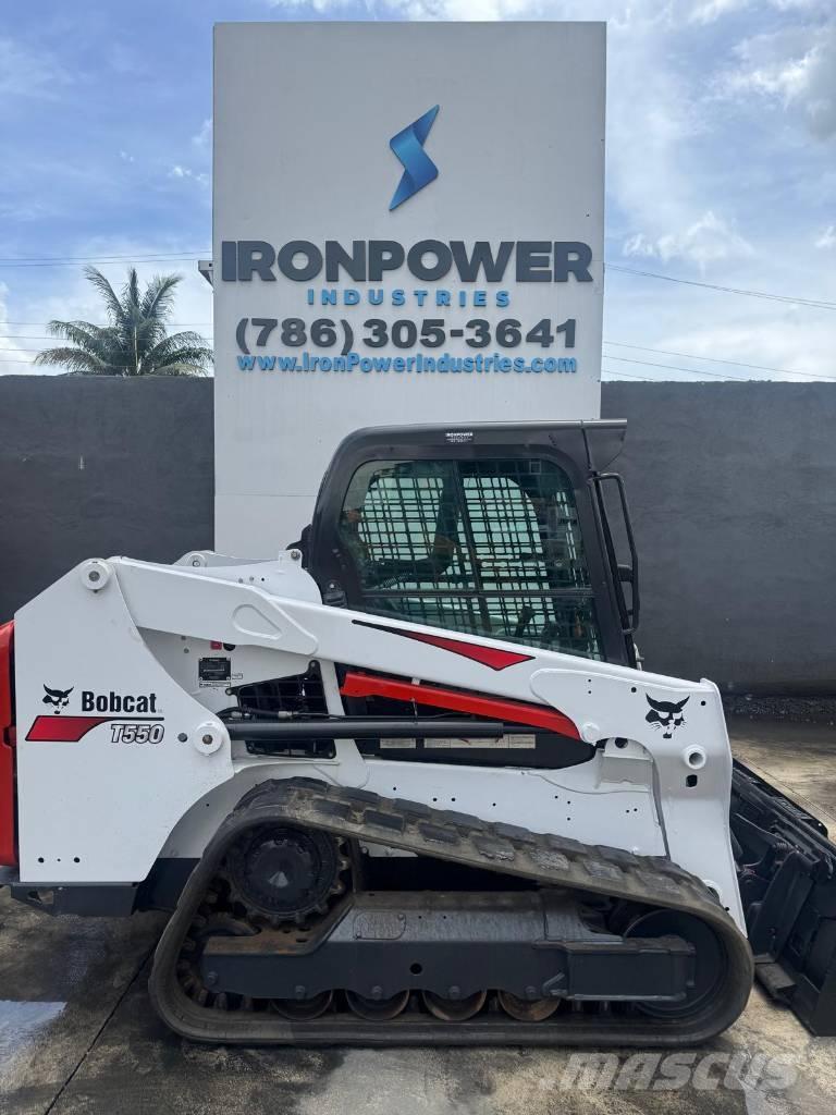 Bobcat T 550 スキッドステアローダー