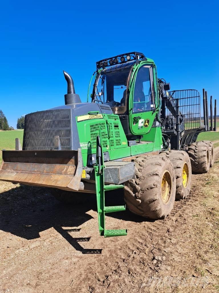 John Deere 1110 G フォワーダー
