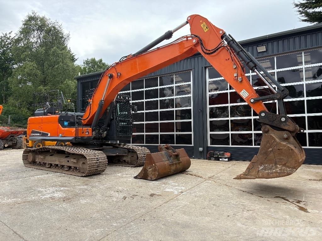 Doosan DX 225 LC-5 大型油圧ショベル12t以上（パワーショベル・ユンボ）