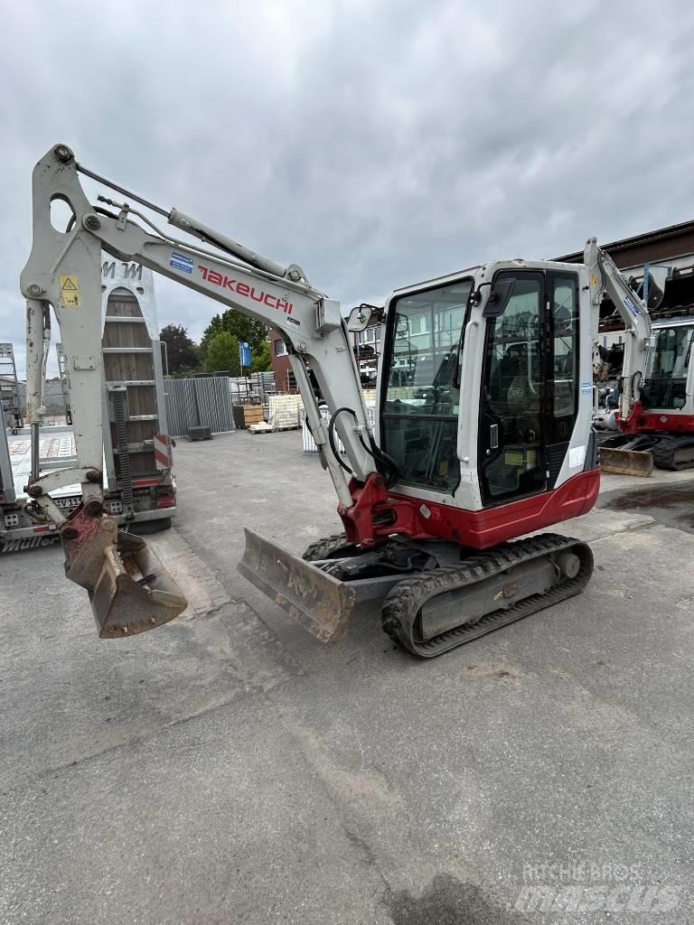 Takeuchi TB 228 ミニ油圧ショベル 7t以下（ミニユンボ・ミニディガー）