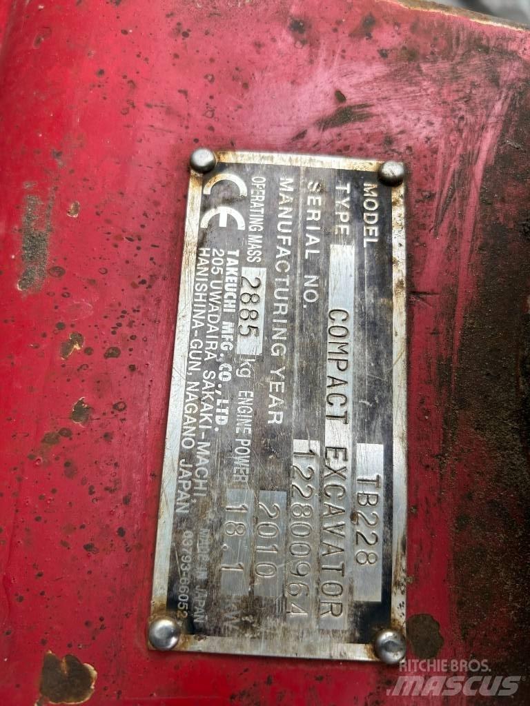 Takeuchi TB 228 ミニ油圧ショベル 7t以下（ミニユンボ・ミニディガー）