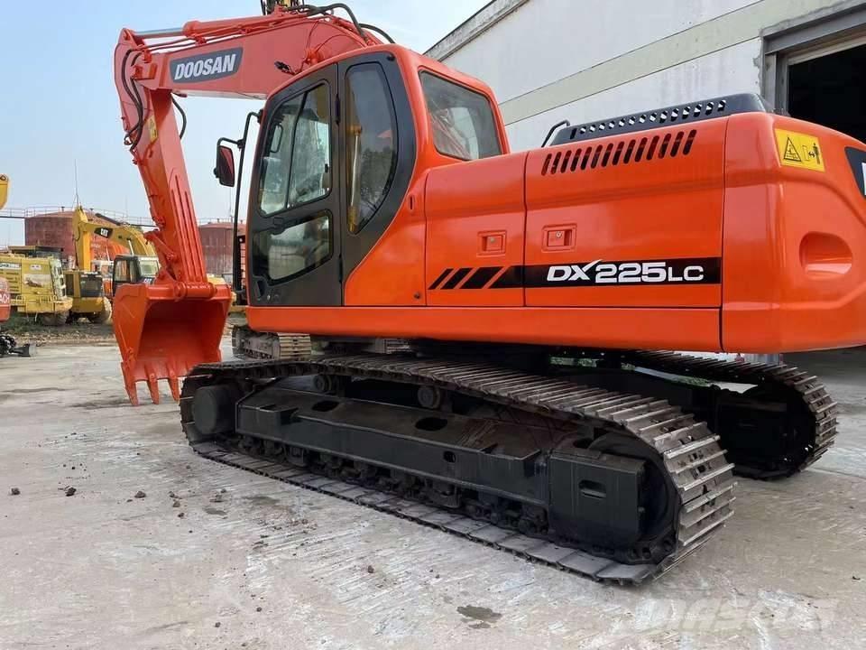 Doosan dx225 大型油圧ショベル12t以上（パワーショベル・ユンボ）