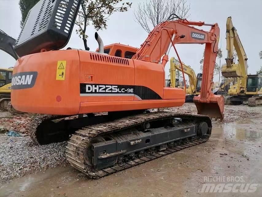 Doosan 225 LC-9 大型油圧ショベル12t以上（パワーショベル・ユンボ）