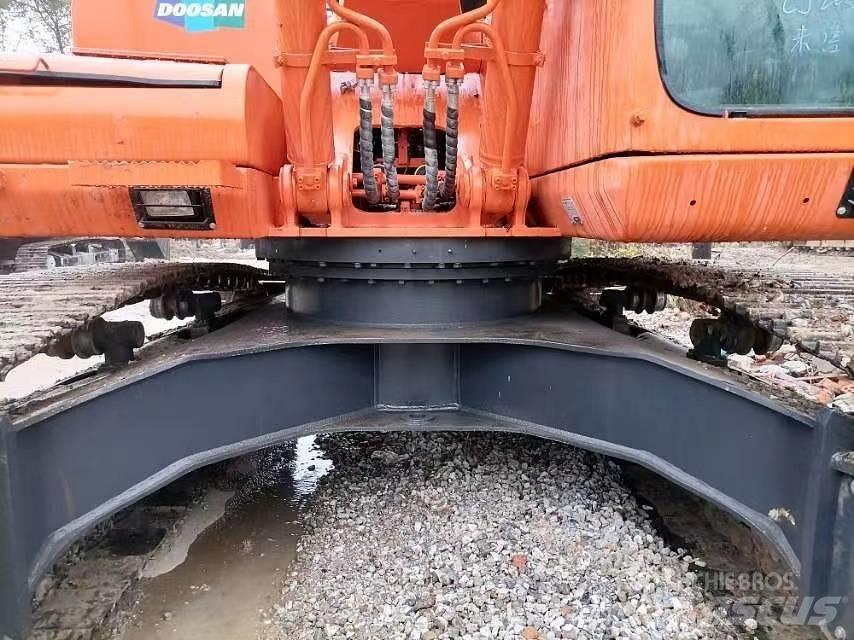 Doosan 225 LC-9 大型油圧ショベル12t以上（パワーショベル・ユンボ）