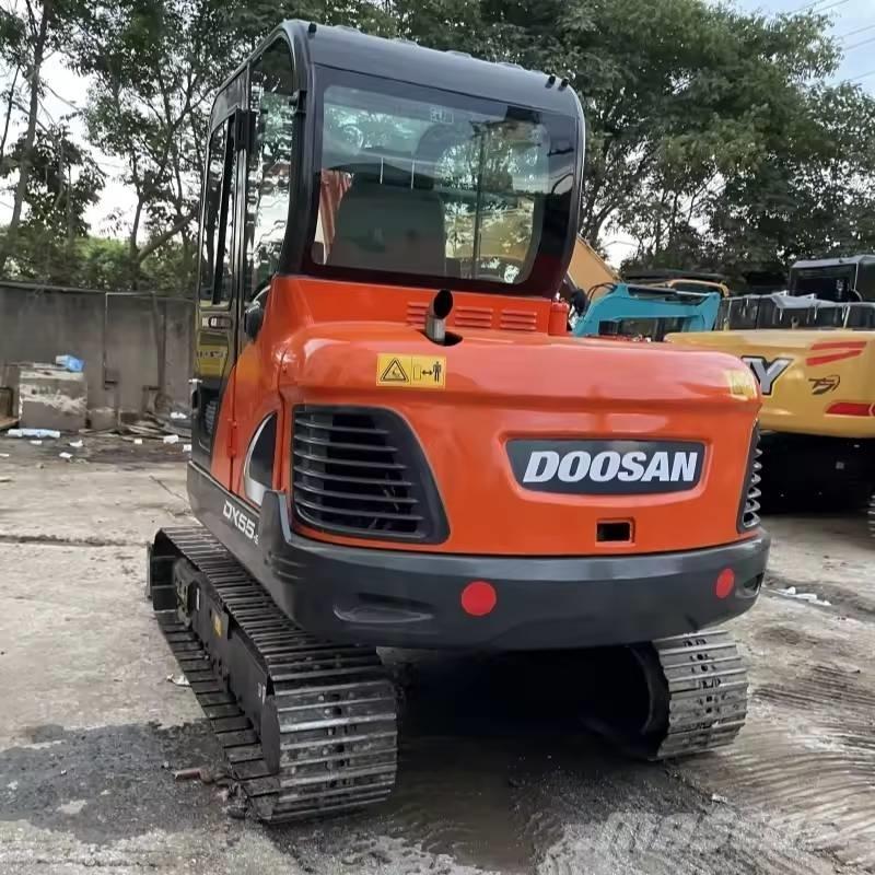 Doosan DX55-9C ミニ油圧ショベル 7t以下（ミニユンボ・ミニディガー）