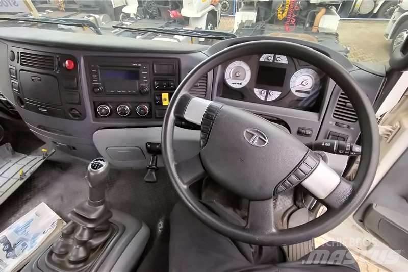 Tata PRIMA 3338K その他トラック
