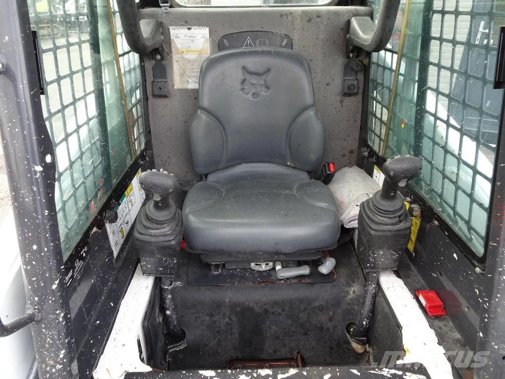 Bobcat S100 スキッドステアローダー