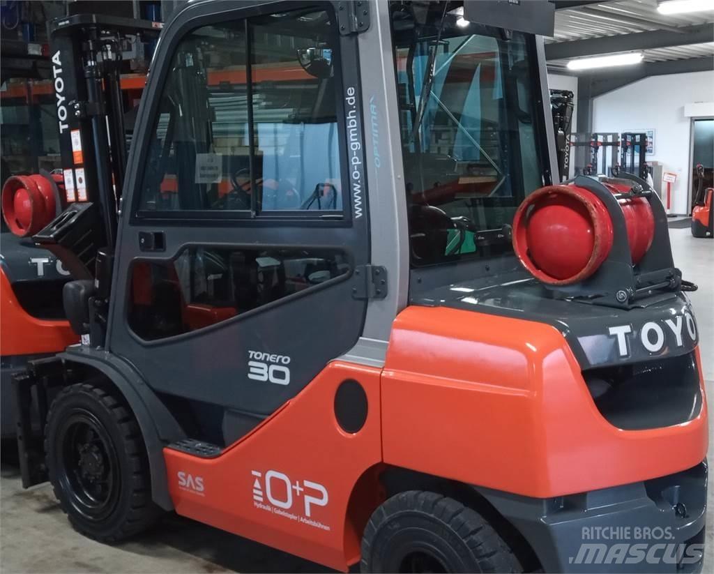 Toyota 02-8FGF30 LPGフォークリフト