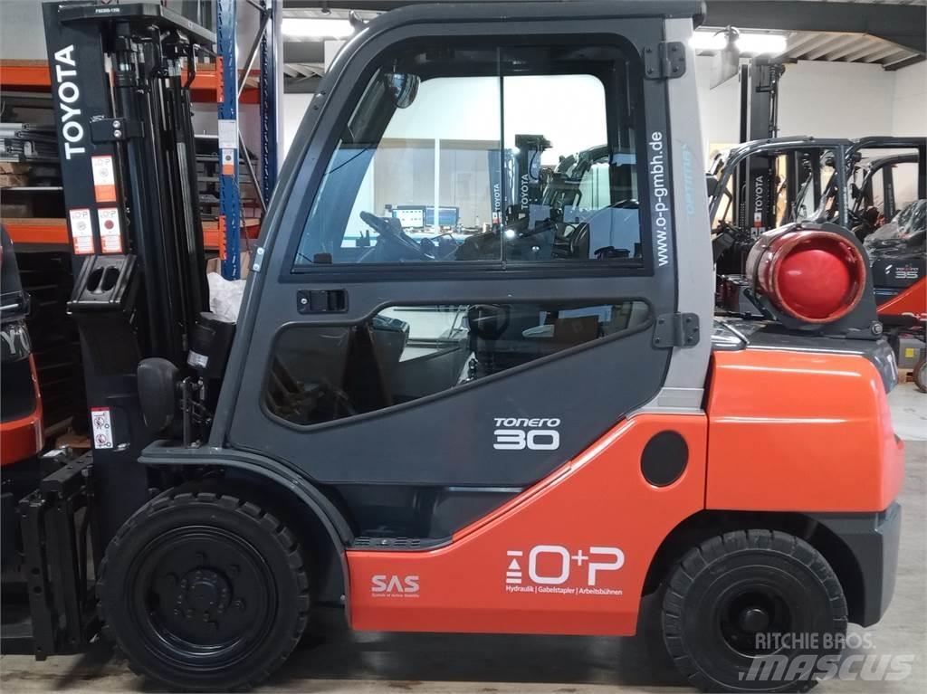 Toyota 02-8FGF30 LPGフォークリフト