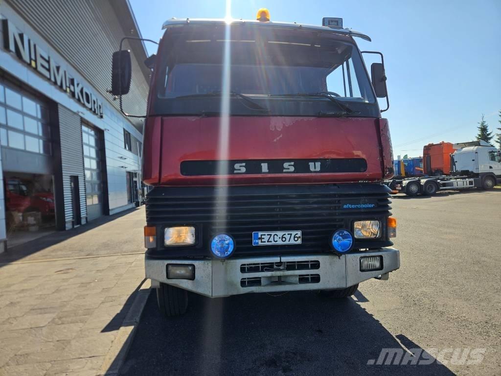 Sisu SM300 8X2 林業機械輸送トラック