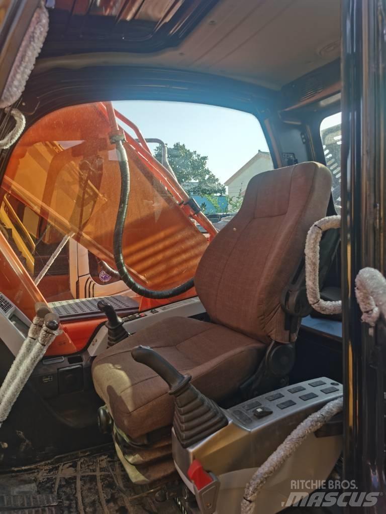 Doosan DX 225 LC 大型油圧ショベル12t以上（パワーショベル・ユンボ）