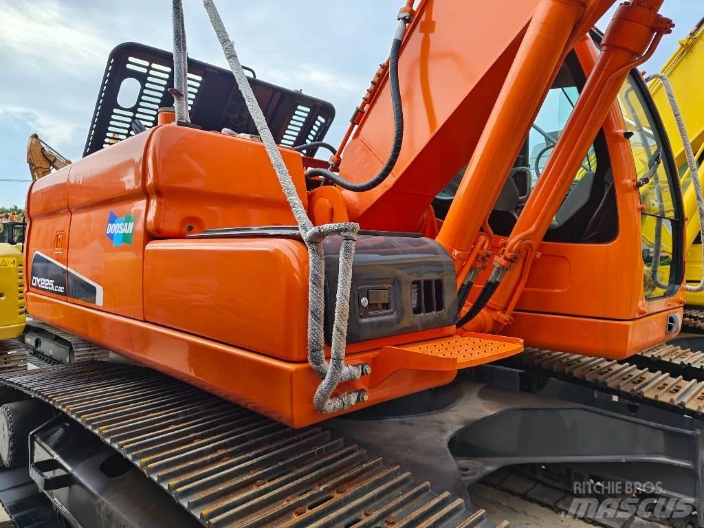 Doosan DX 225 LC 大型油圧ショベル12t以上（パワーショベル・ユンボ）