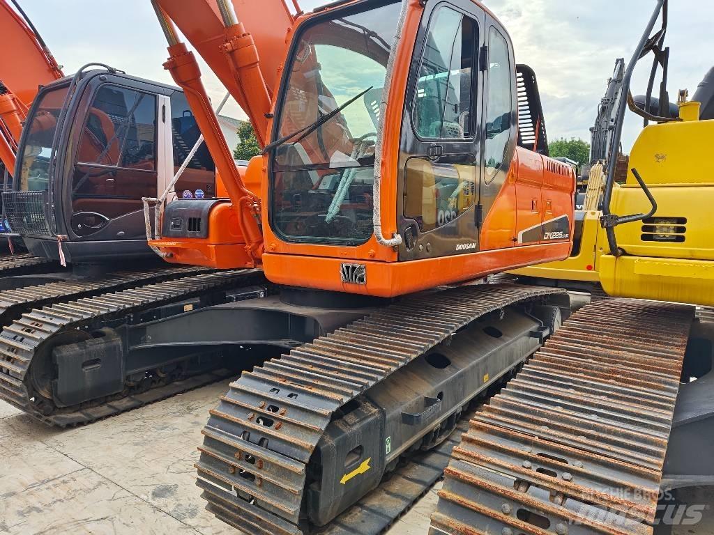 Doosan DX 225 LC 大型油圧ショベル12t以上（パワーショベル・ユンボ）