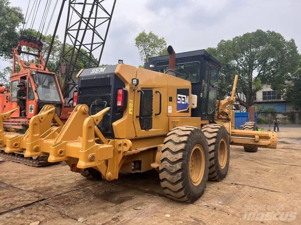 SEM 922F モーターグレーダー