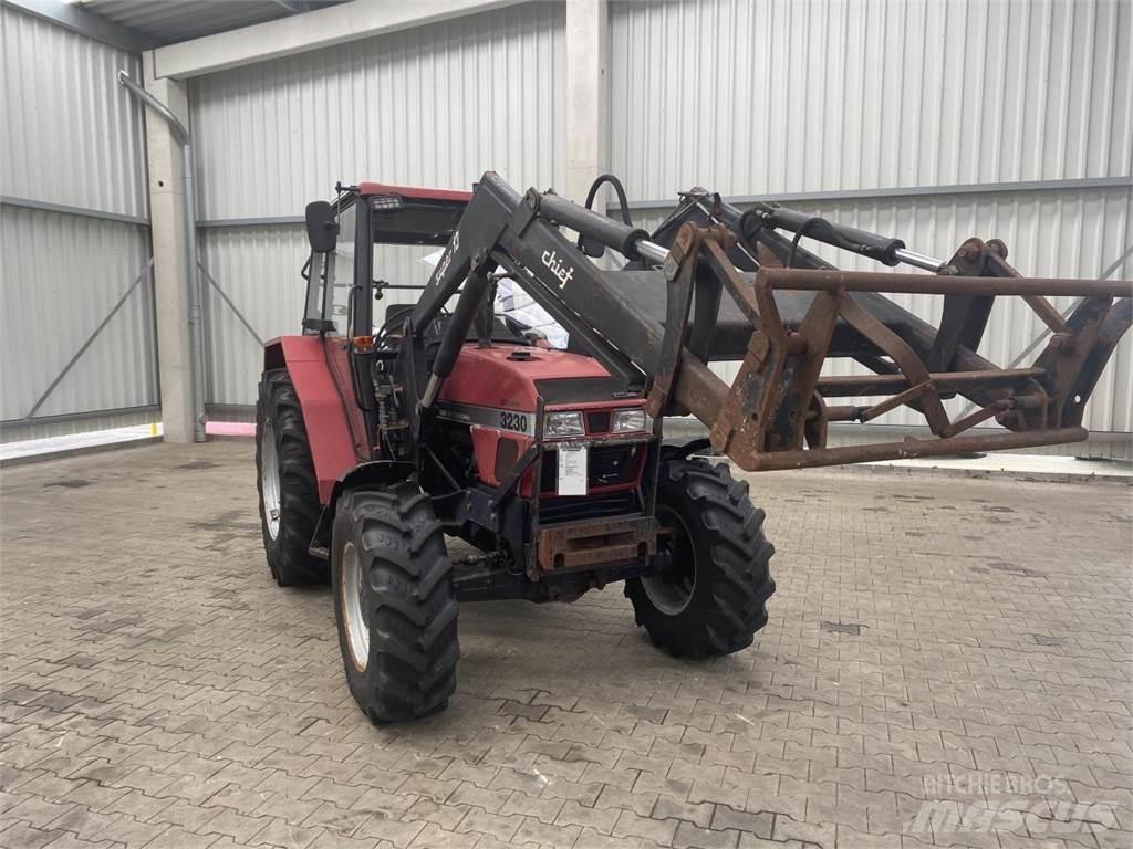 Case IH 3230 トラクター