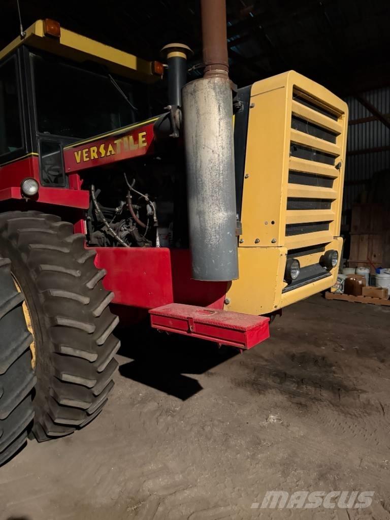Versatile 835 トラクター