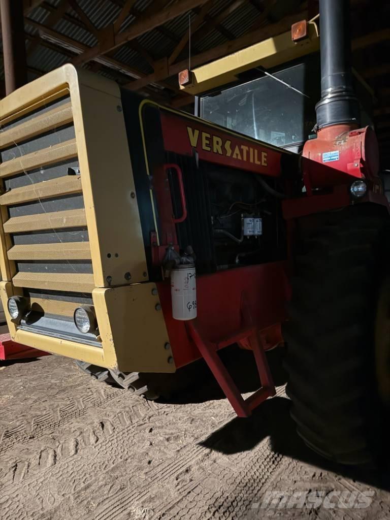 Versatile 835 トラクター