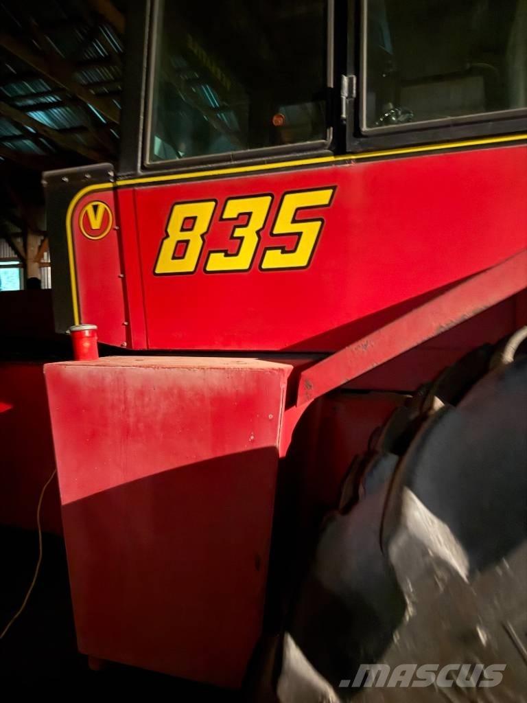 Versatile 835 トラクター