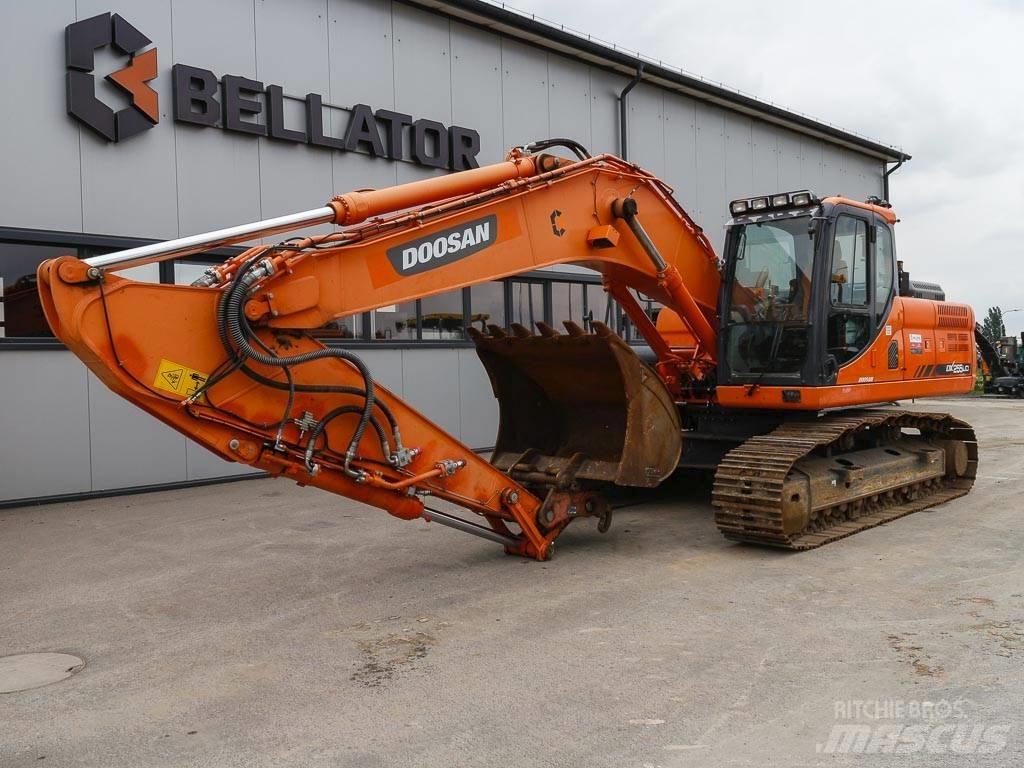 Doosan DX 255 LC-3 大型油圧ショベル12t以上（パワーショベル・ユンボ）