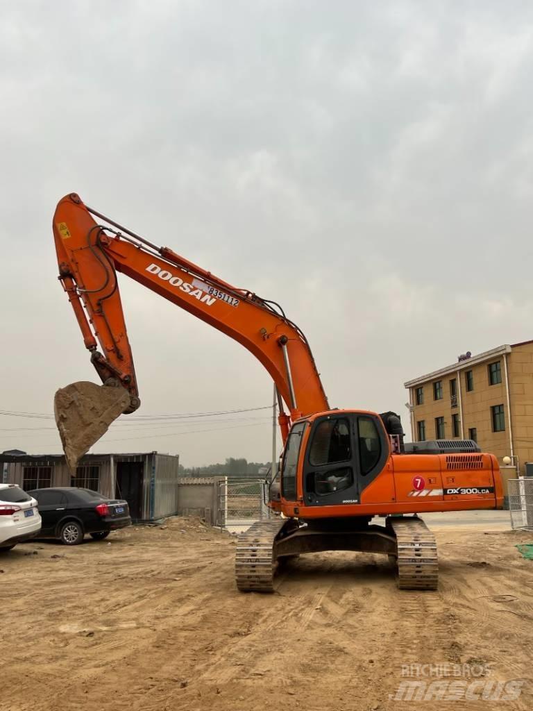 Doosan DX300LCA 大型油圧ショベル12t以上（パワーショベル・ユンボ）