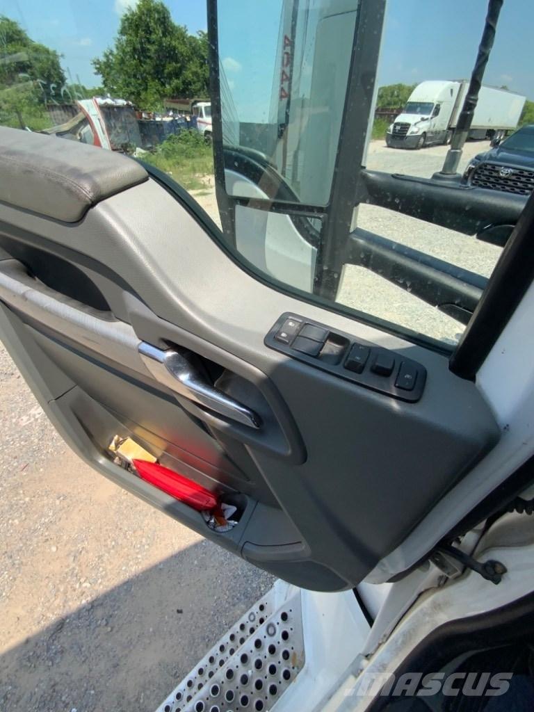 Kenworth T 680 中古トラクターヘッド | トレーラーヘッド