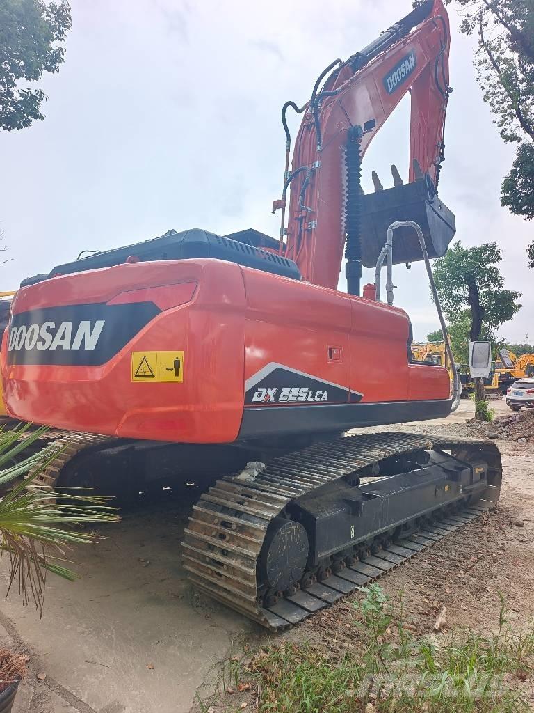 Doosan DX 225 LCA 大型油圧ショベル12t以上（パワーショベル・ユンボ）