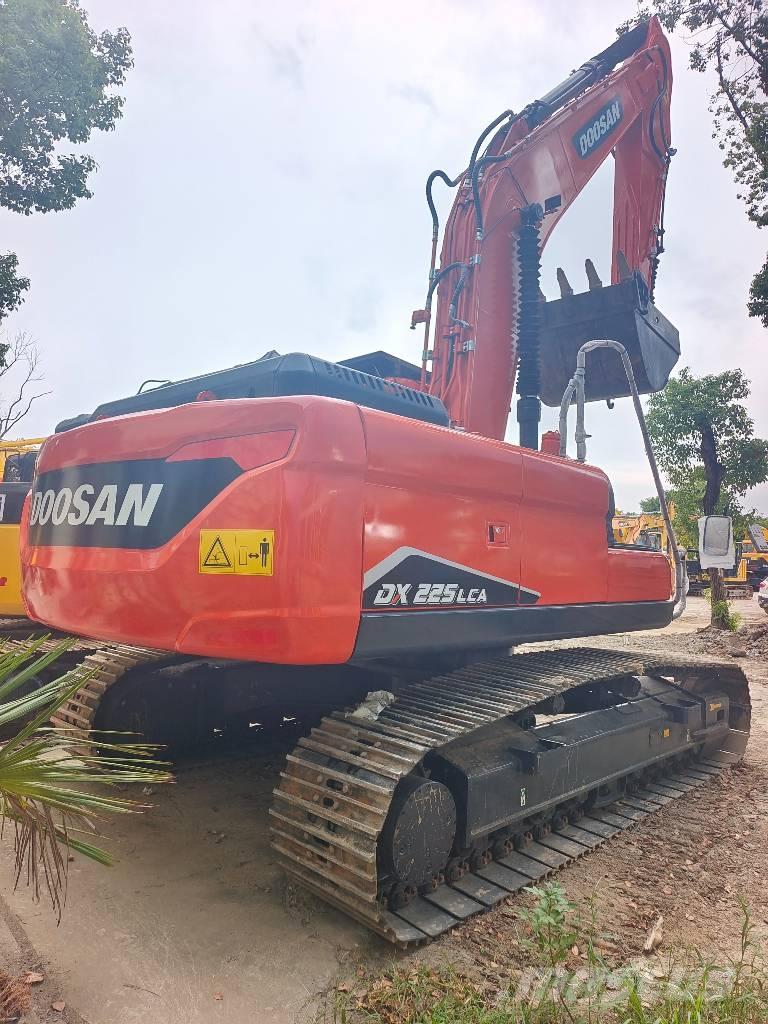 Doosan DX 225 LCA 大型油圧ショベル12t以上（パワーショベル・ユンボ）