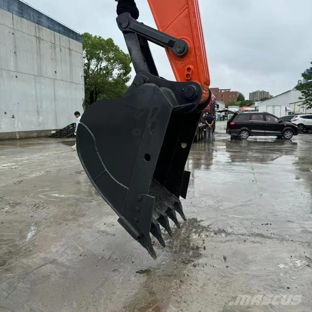 Doosan DX 225 LC 大型油圧ショベル12t以上（パワーショベル・ユンボ）