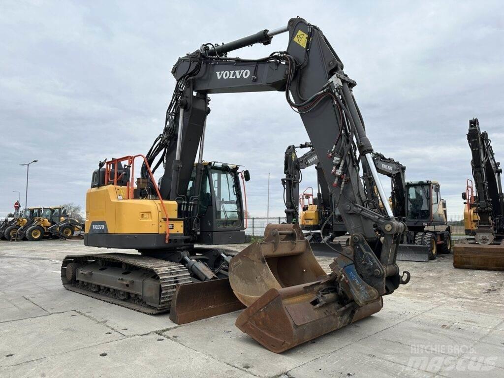 Volvo ECR235EL 大型油圧ショベル12t以上（パワーショベル・ユンボ）