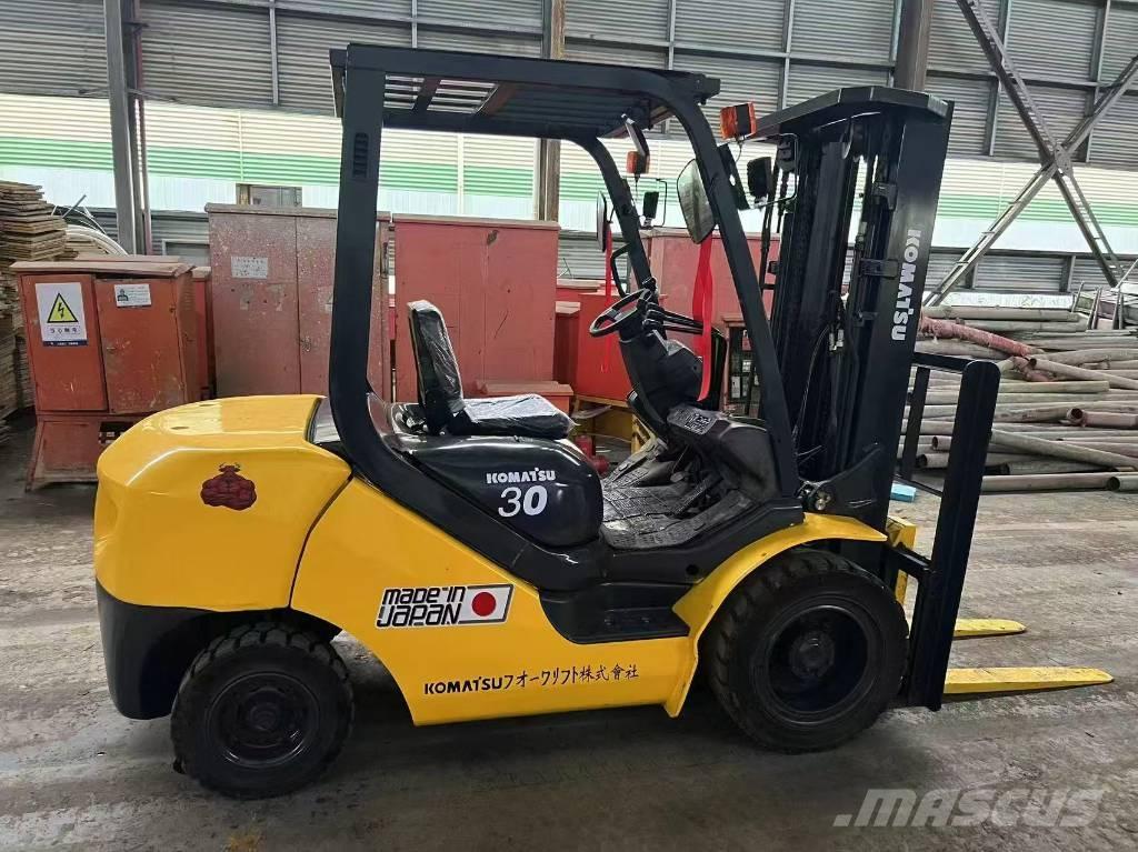 Komatsu FD 30 T-17 ディーゼル・軽油