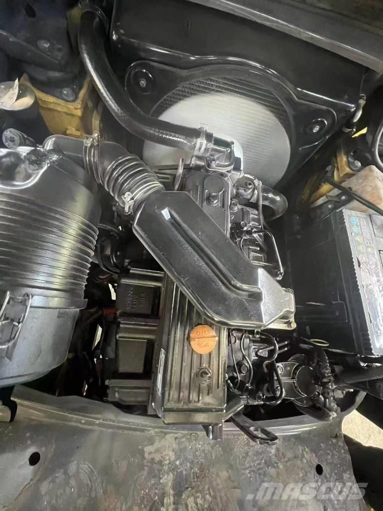 Komatsu FD 30 T-17 ディーゼル・軽油