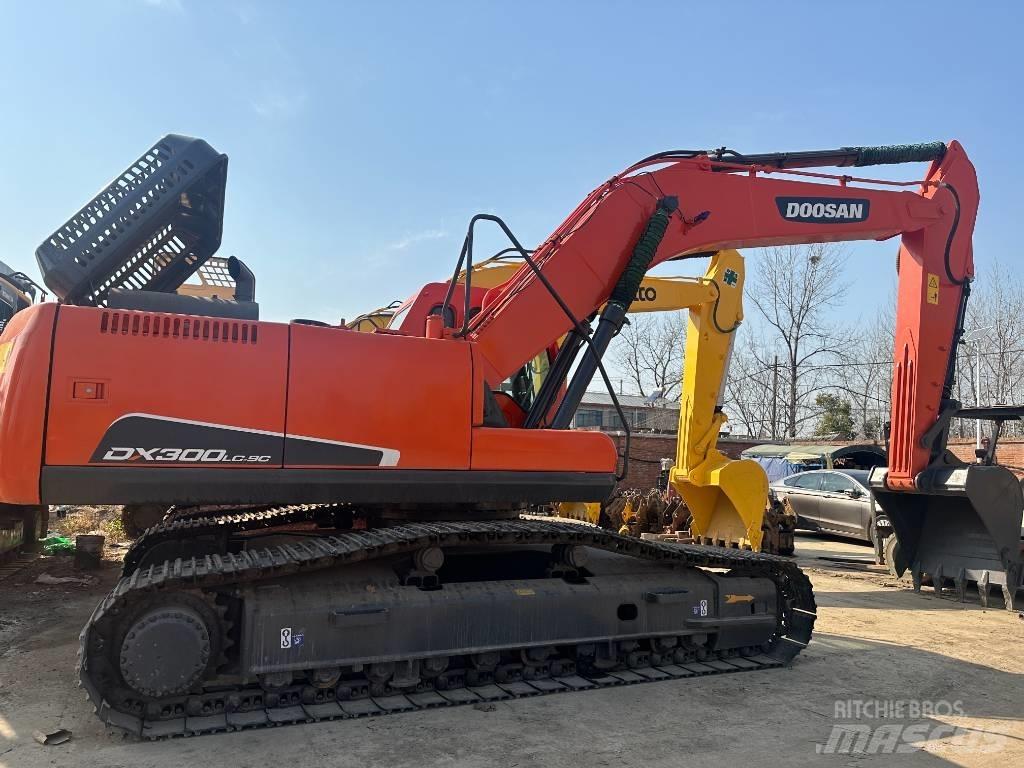 Doosan DX 300 LC 大型油圧ショベル12t以上（パワーショベル・ユンボ）