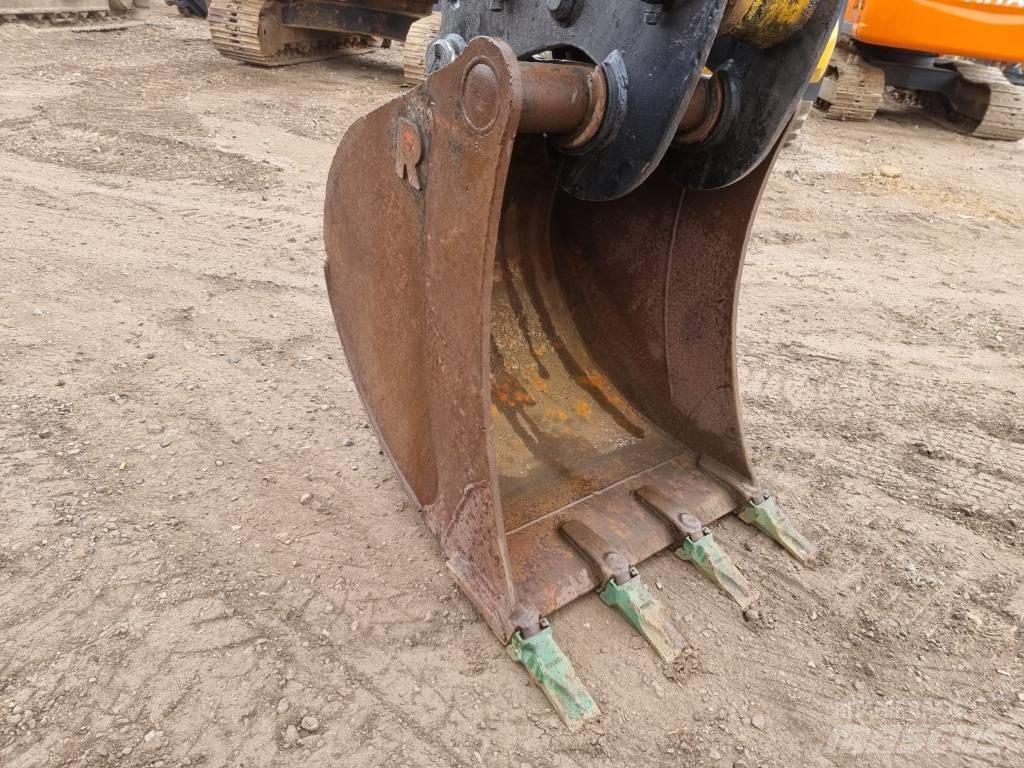 JCB JS 210 LC 大型油圧ショベル12t以上（パワーショベル・ユンボ）